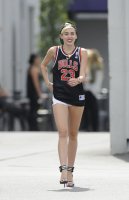 Miley-Cyrus-a-Burbank-le-23-juin-2013_portrait_w674.jpg