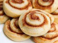 20110426-cinnamon-bun-homemade-primary.jpg