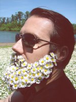 tendance-barbe-fleurie-des-fleurs-dans-la-barbe-1.jpg