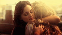 blair-serena-hugging.gif