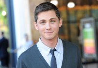 logan_lerman_0205_840_580_100.jpg