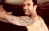 adam-levine-shirtless-lead__iphone_320.jpg