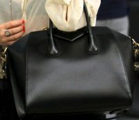 demi-lovato-a-opte-pour-un-sac-noir-tres.jpg