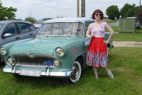 look-rockabilly-pin-up-voiture-ancienne-annee-50.jpg